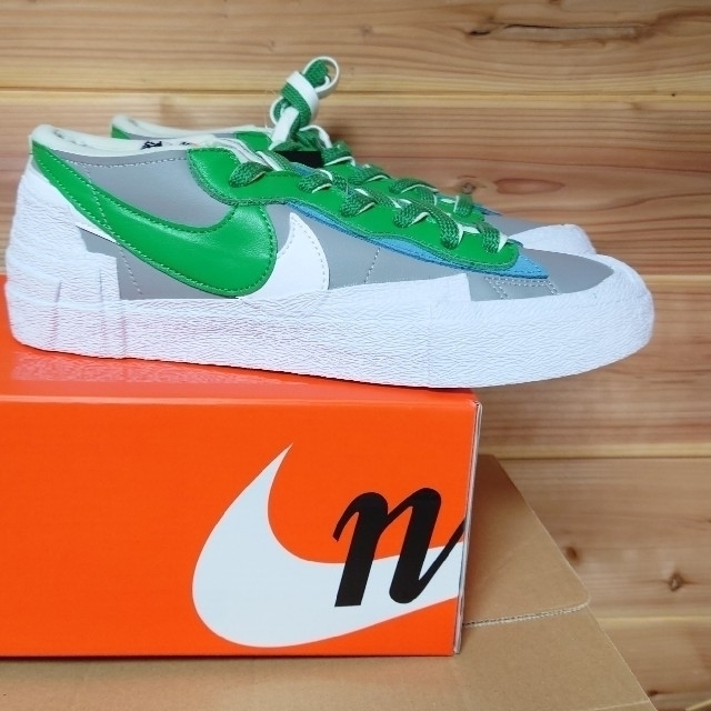 NIKE(ナイキ)のナイキ 新品 NIKE sacai BLAZER LOW 27.5cm メンズの靴/シューズ(スニーカー)の商品写真