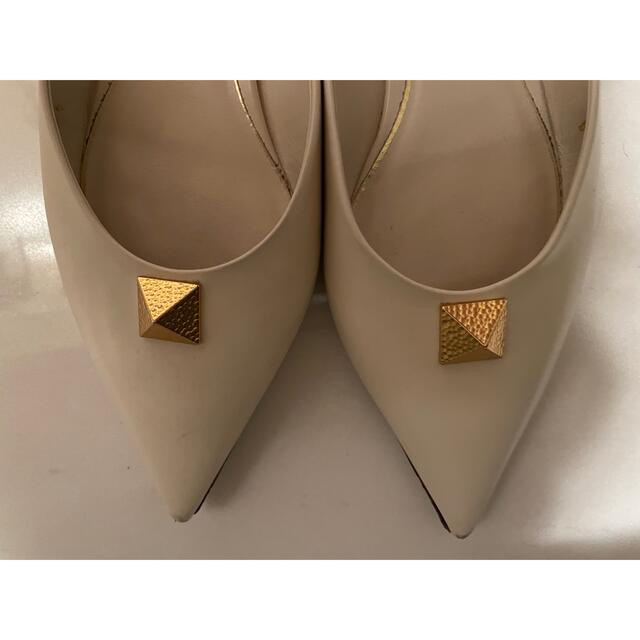 VALENTINO(ヴァレンティノ)のValentino ローマンスタッズ カーフスキン フラットパンプス レディースの靴/シューズ(バレエシューズ)の商品写真