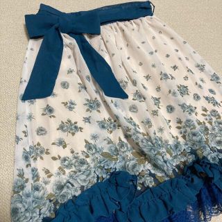 アクシーズファム(axes femme)の白 青 花柄スカート フリル レース、ピンク色違い2点セット(ひざ丈スカート)