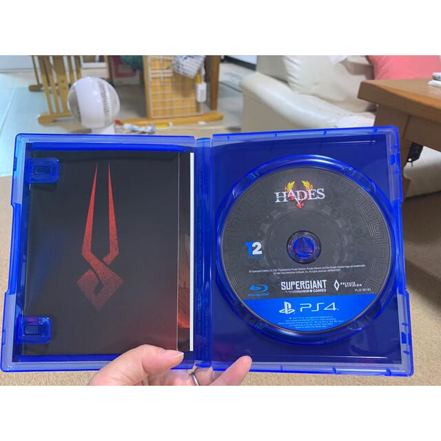 PlayStation4(プレイステーション4)のHADES PS4 エンタメ/ホビーのゲームソフト/ゲーム機本体(家庭用ゲームソフト)の商品写真