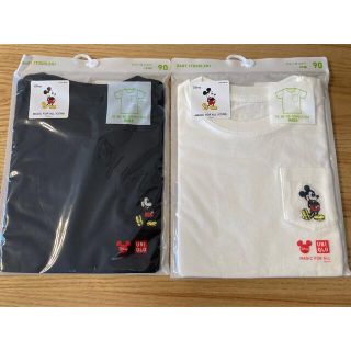 ユニクロ(UNIQLO)の【新品】ユニクロ ミッキー Tシャツ 黒 白 セット 90 刺繍 ワンポイント(Tシャツ/カットソー)