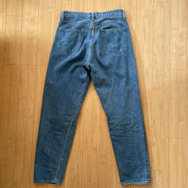 COMOLI(コモリ)のLENO TAPERED JEANS - FADE INDIGO メンズのパンツ(デニム/ジーンズ)の商品写真