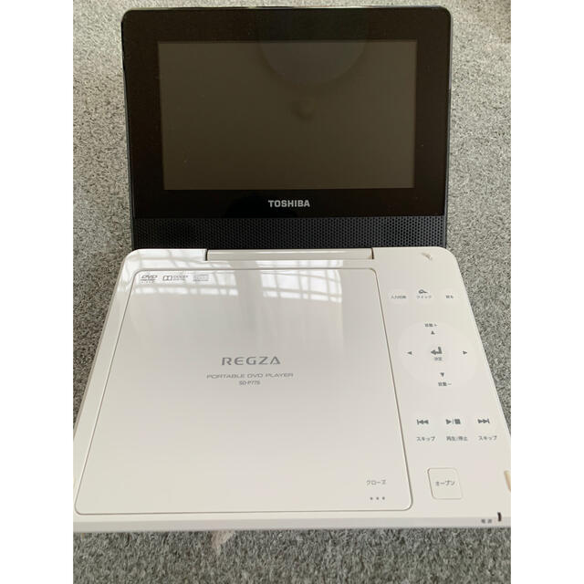 東芝(トウシバ)のTOSHIBA ポータブルDVD 7インチ スマホ/家電/カメラのテレビ/映像機器(DVDプレーヤー)の商品写真