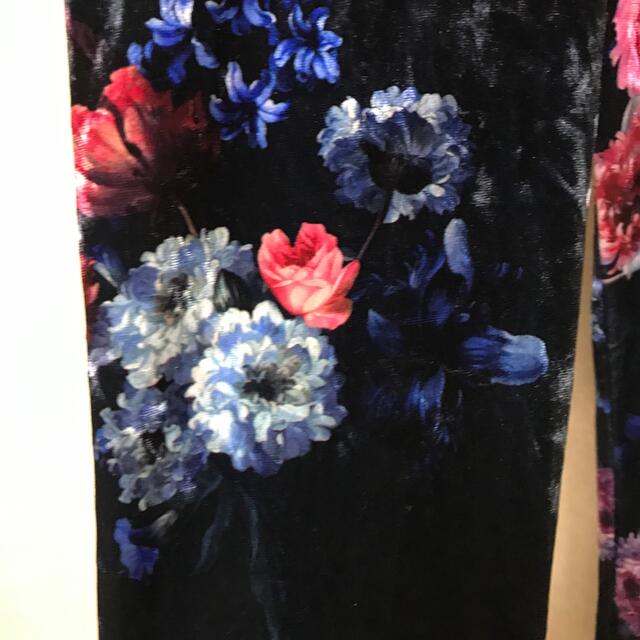 H&M(エイチアンドエム)の未使用品 エイチアンドエム 花柄 ベルベット レギンス 160cm キッズ/ベビー/マタニティのキッズ服女の子用(90cm~)(パンツ/スパッツ)の商品写真