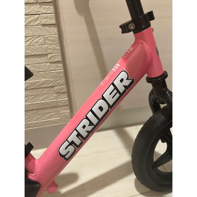 STRIDA(ストライダ)のストライダー　スポーツモデル　ピンク キッズ/ベビー/マタニティの外出/移動用品(自転車)の商品写真