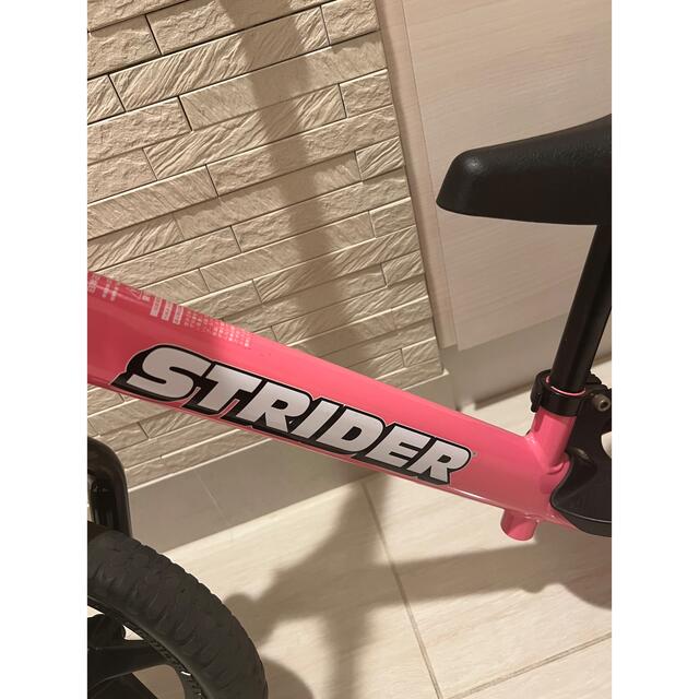 STRIDA(ストライダ)のストライダー　スポーツモデル　ピンク キッズ/ベビー/マタニティの外出/移動用品(自転車)の商品写真