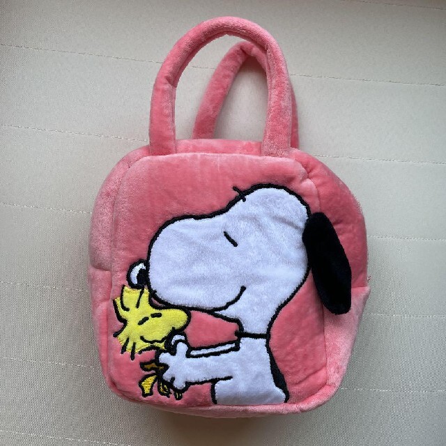 SNOOPY(スヌーピー)のスヌーピー　ふわふわ　手さげバッグ　ピンク レディースのバッグ(トートバッグ)の商品写真