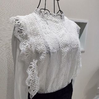 アクシーズファム(axes femme)の《 axes femme 》レース編み白ブラウス　M(シャツ/ブラウス(長袖/七分))