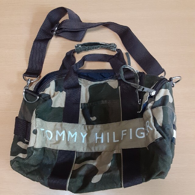 TOMMY HILFIGER(トミーヒルフィガー)のお値下　トミーヒルフィガー　迷彩バック メンズのバッグ(ショルダーバッグ)の商品写真