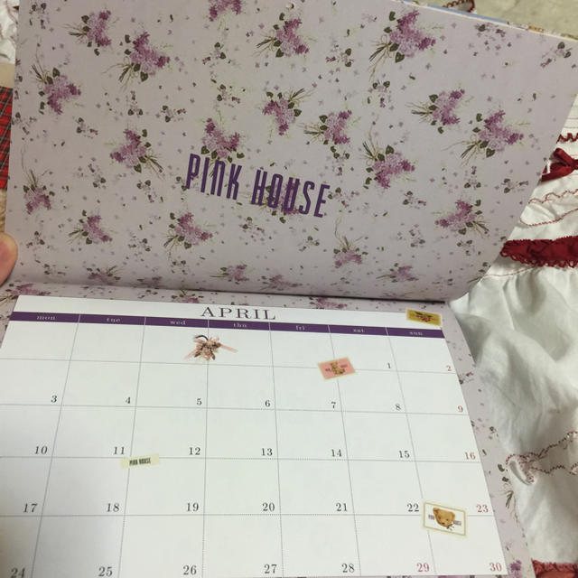 PINK HOUSE(ピンクハウス)のはらだ様専用！ピンクハウス＊2017カレンダー&カタログ インテリア/住まい/日用品の文房具(カレンダー/スケジュール)の商品写真