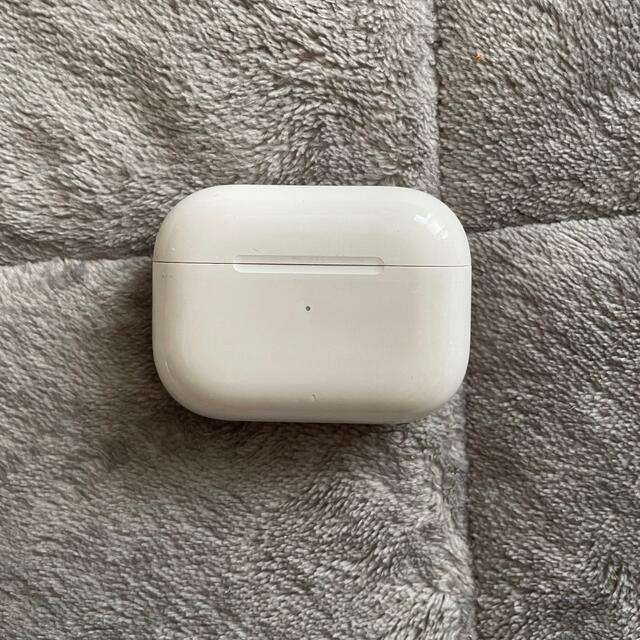 Apple(アップル)のAirPods Pro 充電ケースのみ スマホ/家電/カメラのオーディオ機器(ヘッドフォン/イヤフォン)の商品写真