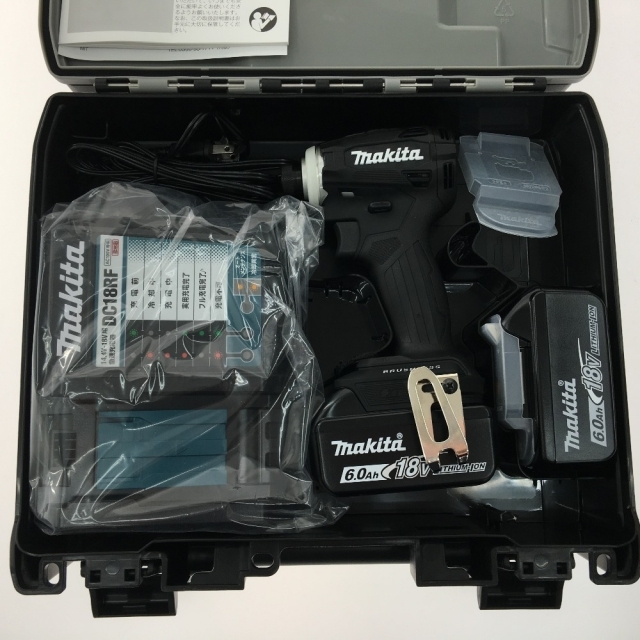 ☆未使用品 ケースに傷あり☆makita マキタ 18V充電式インパクトドライバ TD172DRGX 青 バッテリー2個(18V 6.0Ah) 充電器付き 76748