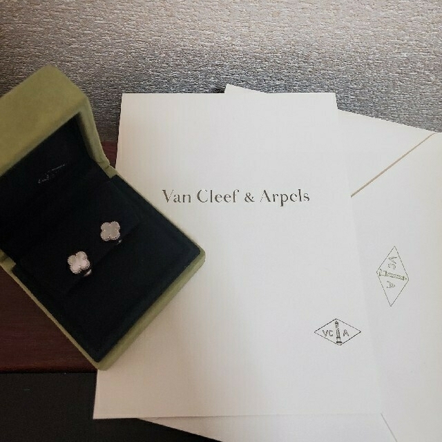 Van Cleef & Arpels(ヴァンクリーフアンドアーペル)の[中古美品] ヴァンクリーフ アルハンブラ スイート ピアス WG レディースのアクセサリー(ピアス)の商品写真