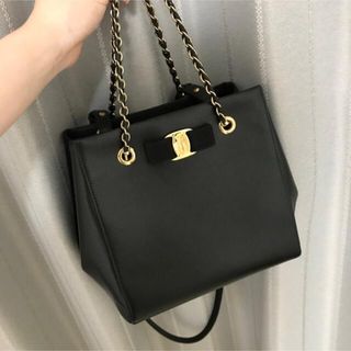 Salvatore Ferragamo - 美品 フェラガモ リボン ヴァラ チェーンバッグ ...