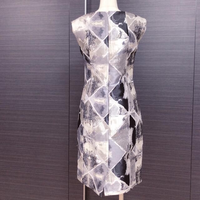 Calvin Klein(カルバンクライン)のカルバンクライン シルバーメタリックタイトワンピース レディースのフォーマル/ドレス(ミディアムドレス)の商品写真