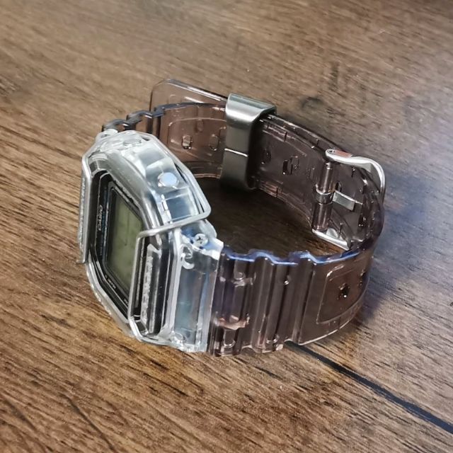 CASIO(カシオ)のG-SHOCK DW-5600 クリアスケルトン + バンパー + メタル遊環 メンズの時計(腕時計(デジタル))の商品写真