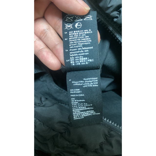 COS(コス)の【入手困難】COS キルティング　オーバーサイズ　ショルダーバッグ　ブラック　黒 メンズのバッグ(ショルダーバッグ)の商品写真