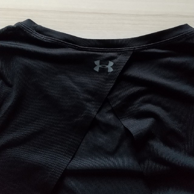 UNDER ARMOUR(アンダーアーマー)の【お値下げ】UNDER ARMOUR ショート丈トツプス スポーツ/アウトドアのトレーニング/エクササイズ(ヨガ)の商品写真