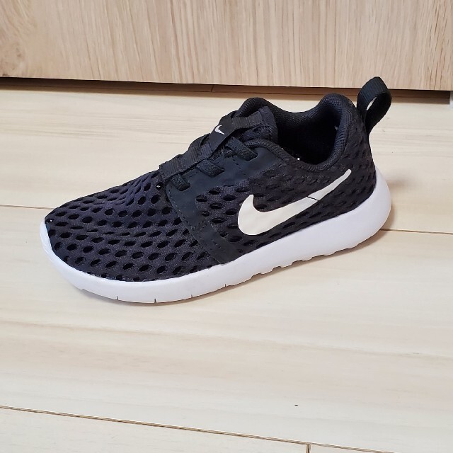 NIKE(ナイキ)の【新品】ナイキ 16cm スニーカーサンダル／ブラック／ローシ ワン フライト キッズ/ベビー/マタニティのキッズ靴/シューズ(15cm~)(サンダル)の商品写真