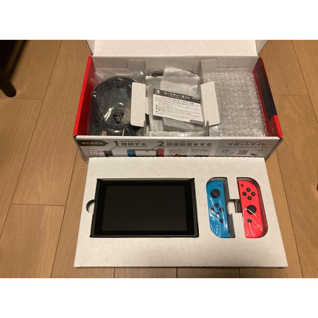 Nintendo Switch(ニンテンドースイッチ)のNintendo Switch ネオンブルー/ネオ プロコンその他おまけ付き エンタメ/ホビーのゲームソフト/ゲーム機本体(家庭用ゲーム機本体)の商品写真