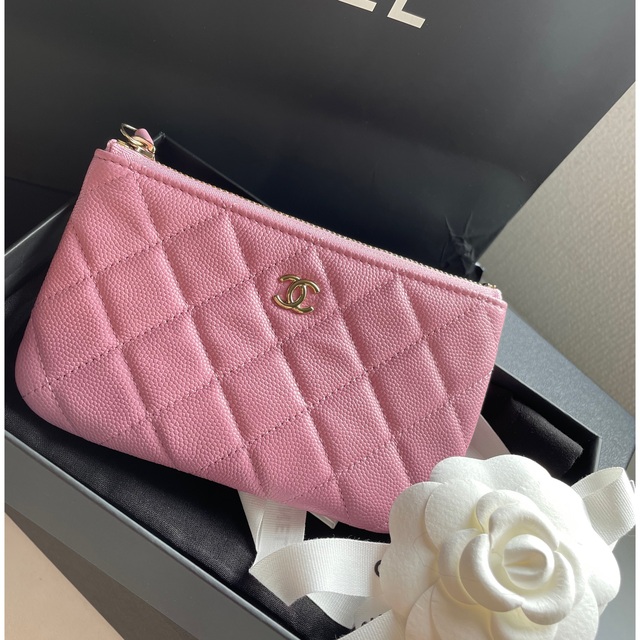 CHANEL(シャネル)のさぁ様専用♡CHANEL2022クルーズラインキャビアスキンポーチ❤️新品未使用 レディースのファッション小物(ポーチ)の商品写真