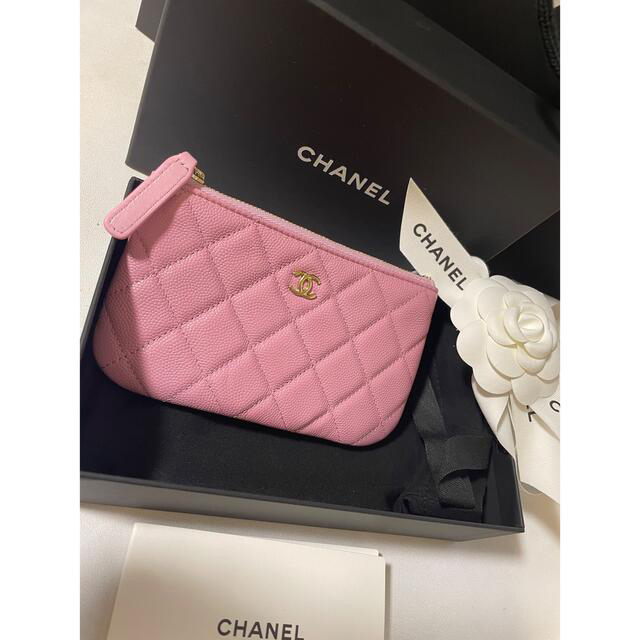 CHANEL(シャネル)のさぁ様専用♡CHANEL2022クルーズラインキャビアスキンポーチ❤️新品未使用 レディースのファッション小物(ポーチ)の商品写真