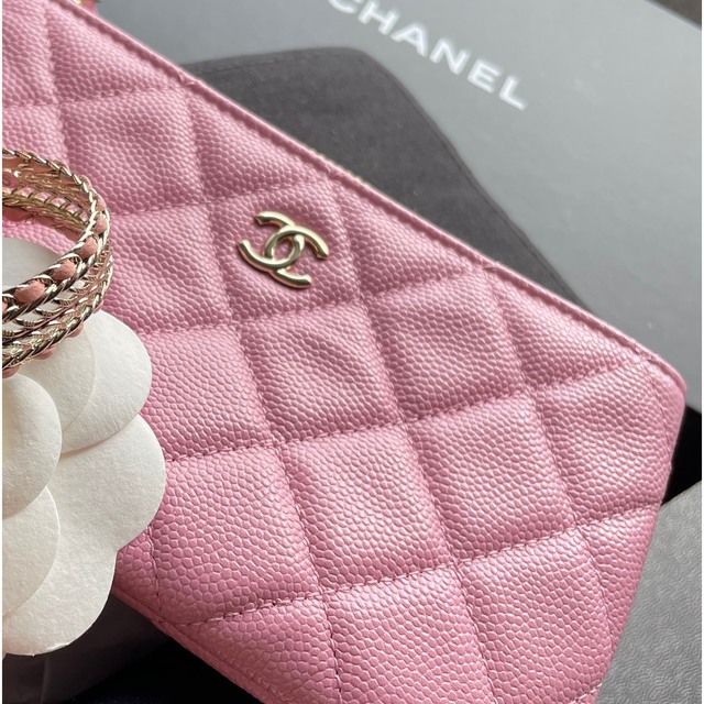 CHANEL(シャネル)のさぁ様専用♡CHANEL2022クルーズラインキャビアスキンポーチ❤️新品未使用 レディースのファッション小物(ポーチ)の商品写真