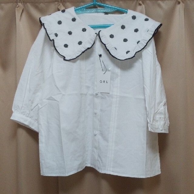 GRL(グレイル)のGRLフラワー刺繍ビッグ襟ブラウス レディースのトップス(シャツ/ブラウス(半袖/袖なし))の商品写真