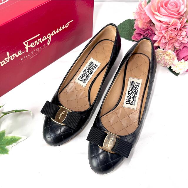 Salvatore Ferragamo(サルヴァトーレフェラガモ)の✨美品✨フェラガモ　6.5C ヴァラリボン　キルティング　レザー　パンプス レディースの靴/シューズ(ハイヒール/パンプス)の商品写真