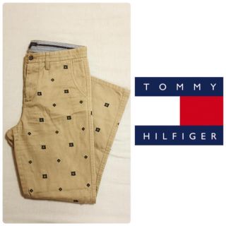 トミーヒルフィガー(TOMMY HILFIGER)のトミーヒルフィガー TOMMY HILFIGER 刺繍入りワイドチノ(チノパン)