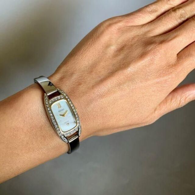 新品 スワロフスキークリスタル SEIKO セイコー ソーラー レディース腕時計