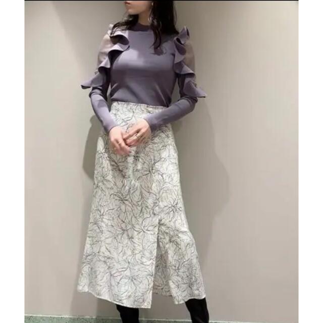 SNIDEL(スナイデル)のラインフラワーナロースカート　スナイデル レディースのスカート(ひざ丈スカート)の商品写真