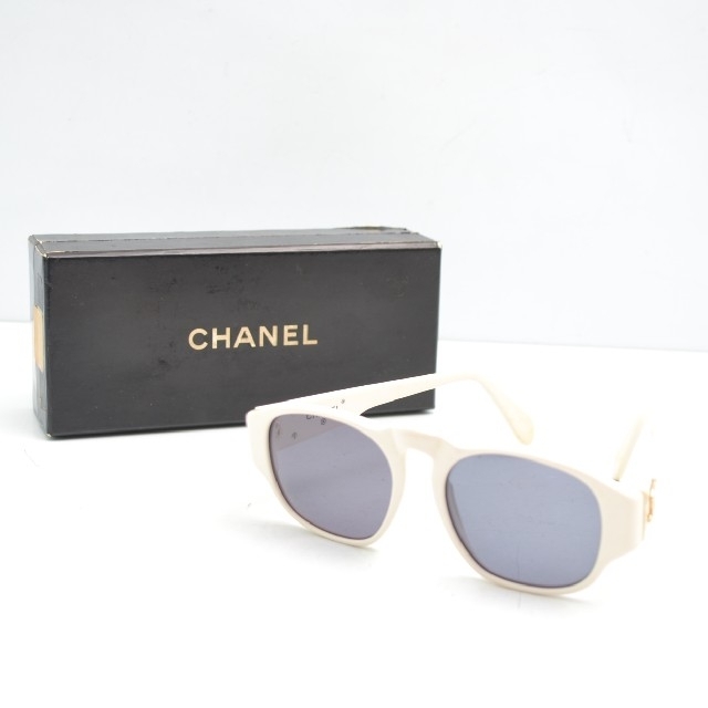 CHANEL☆シャネル☆サングラス ココマーク ホワイトフレーム 箱付き