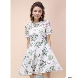 シックウィッシュ(Chicwish)のchicwish 花柄白クロシェワンピース(ひざ丈ワンピース)