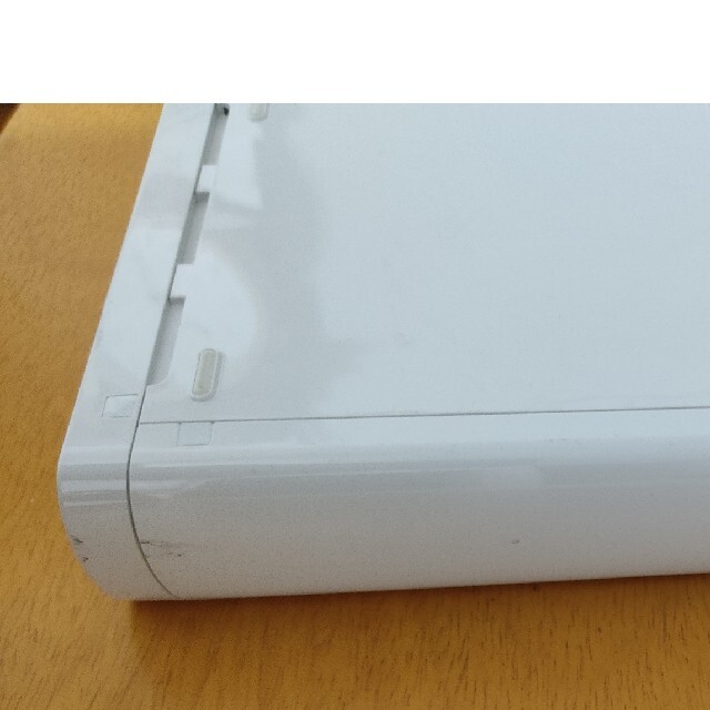 Wii U(ウィーユー)の【値下げ】Wii U プレミアム（shiro）本体のみ エンタメ/ホビーのゲームソフト/ゲーム機本体(家庭用ゲーム機本体)の商品写真