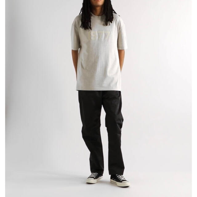 Essential(エッセンシャル)のLサイズ FEAR OF GOD ESSENTIALS 1977 S/S TEE メンズのトップス(Tシャツ/カットソー(半袖/袖なし))の商品写真