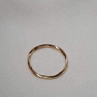  ツイストリング ひねり ウェーブ  地金リング 指輪 k18 レイヤード(リング(指輪))