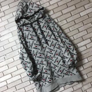 トミー(TOMMY)の【完売】TOMMYJEANS 総柄 パーカー フラッグ ワンポイントロゴ(パーカー)