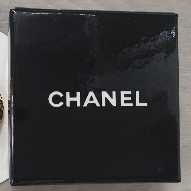CHANEL(シャネル)のCHANEL ブローチ レディースのアクセサリー(ブローチ/コサージュ)の商品写真