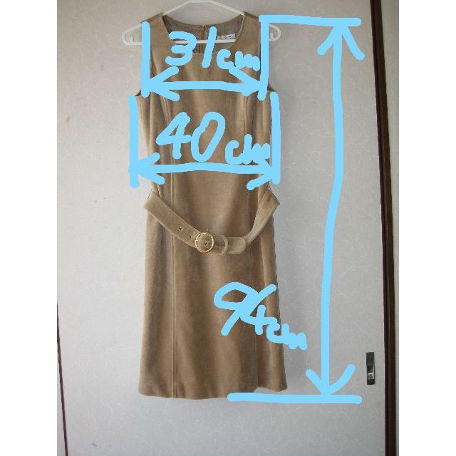 1004_ベージュスウェード風ベルト付き後ろ開きノースリーブロングワンピース エンタメ/ホビーのコスプレ(衣装)の商品写真