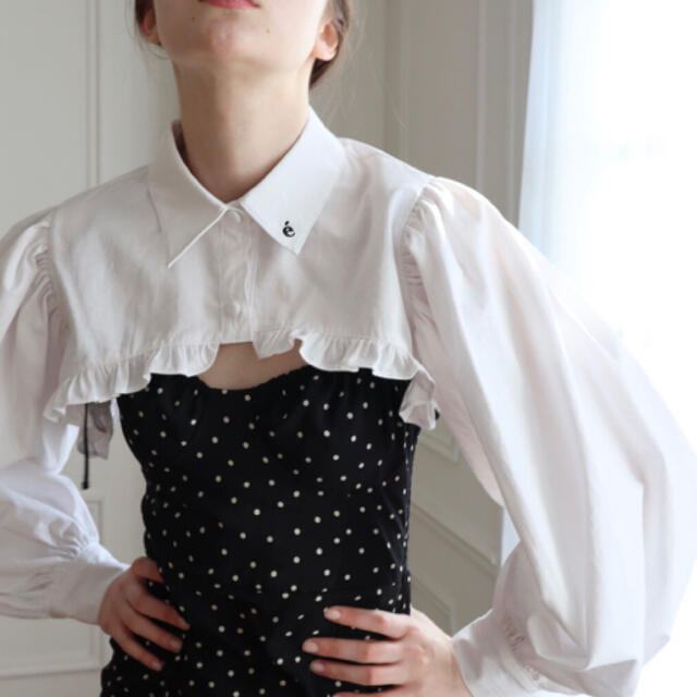 arm volume frill cropped blouse é cotton