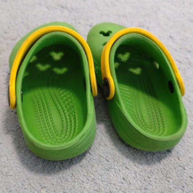 crocs(クロックス)のクロックス キッズ/ベビー/マタニティのキッズ靴/シューズ(15cm~)(サンダル)の商品写真