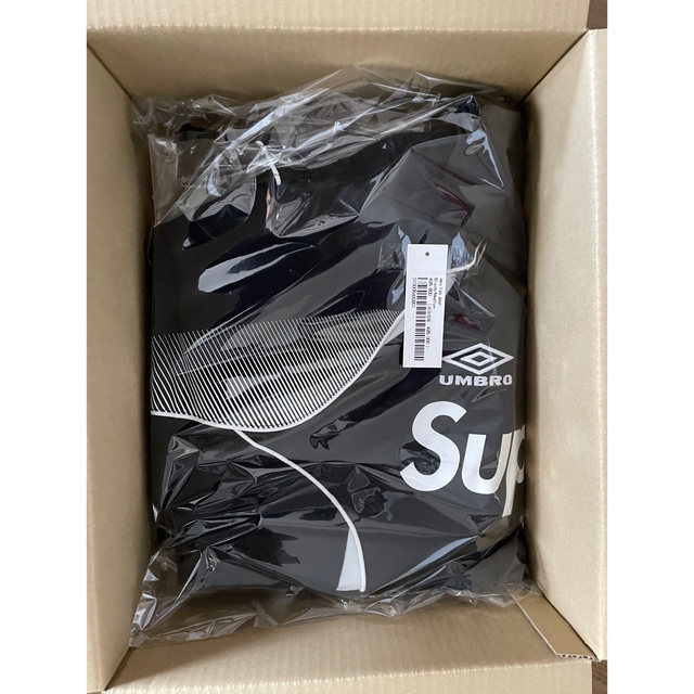 Supreme(シュプリーム)のMサイズ Supreme Umbro Track Jacket アンブロ メンズのジャケット/アウター(ナイロンジャケット)の商品写真