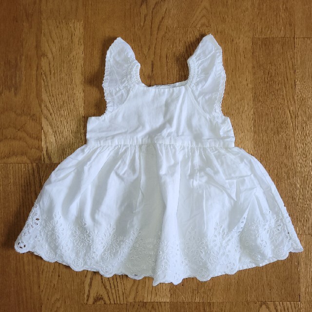 babyGAP(ベビーギャップ)のbaby GAP　白ワンピース キッズ/ベビー/マタニティのベビー服(~85cm)(ワンピース)の商品写真