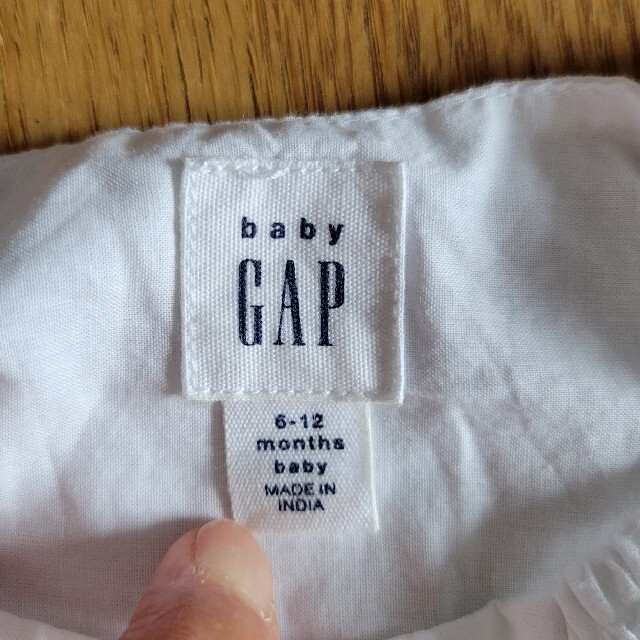 babyGAP(ベビーギャップ)のbaby GAP　白ワンピース キッズ/ベビー/マタニティのベビー服(~85cm)(ワンピース)の商品写真