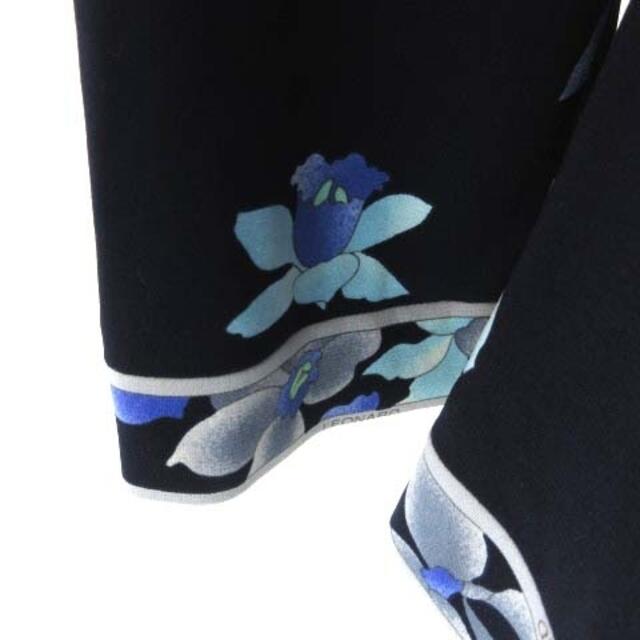 LEONARD(レオナール)のレオナール カットソー スクエアカラー 花柄 七分袖 黒地 ブラック ブルー L レディースのトップス(カットソー(長袖/七分))の商品写真