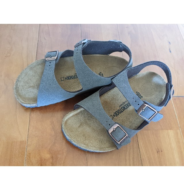 BIRKENSTOCK(ビルケンシュトック)のほぼ未使用　ビルケンシュトック　サンダル　キッズ　ジュニア　21cm キッズ/ベビー/マタニティのキッズ靴/シューズ(15cm~)(サンダル)の商品写真