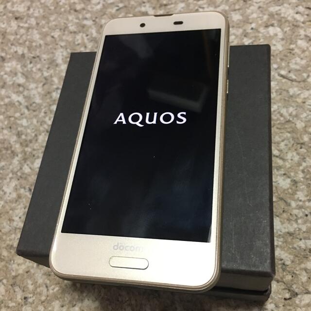 AQUOS(アクオス)のドコモ  AQUOS  sh01k スマホ/家電/カメラのスマートフォン/携帯電話(スマートフォン本体)の商品写真