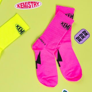 アイコン(iKON)の【 YG公式 】ピンク iKON KEMiSTRY ソックス(アイドルグッズ)