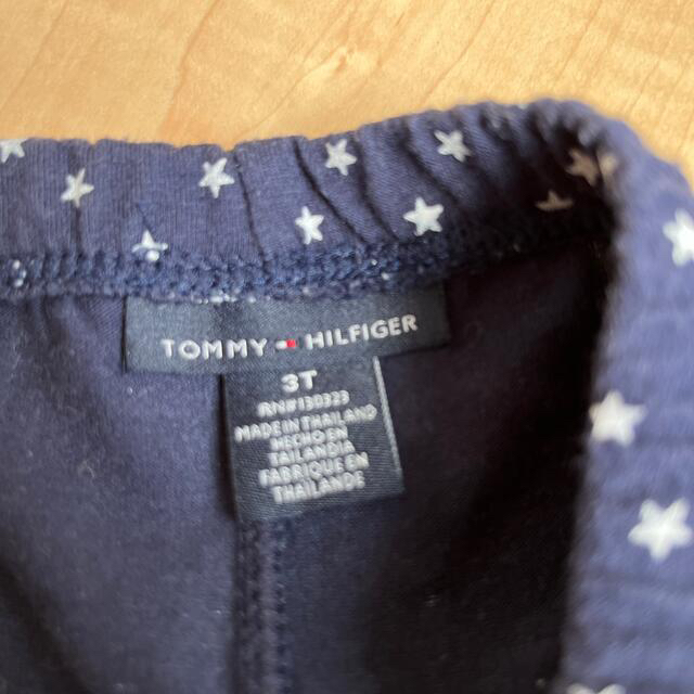 TOMMY HILFIGER(トミーヒルフィガー)のトミーヒルフィガー  100センチ　パンツ　スパッツ キッズ/ベビー/マタニティのキッズ服女の子用(90cm~)(パンツ/スパッツ)の商品写真